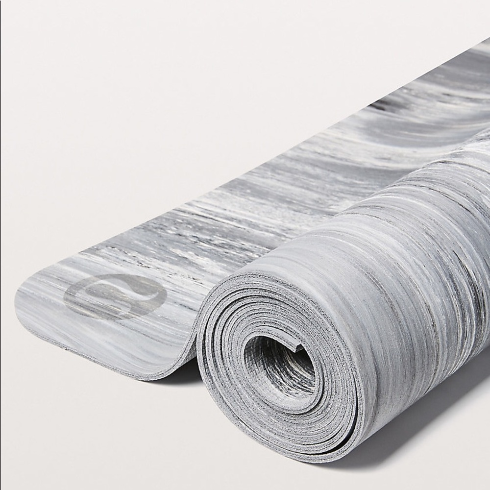 Lululemon namastay yoga mat